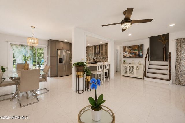 33 Heather Drive, Manalapan, NJ 07726
