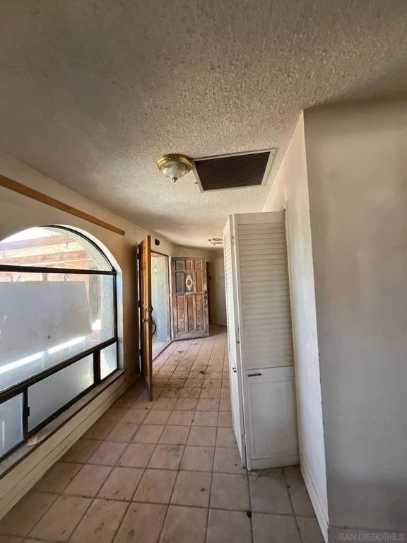 Image 15 of property listing at 1055 Calle De Amistad, El Mirage, CA 92301