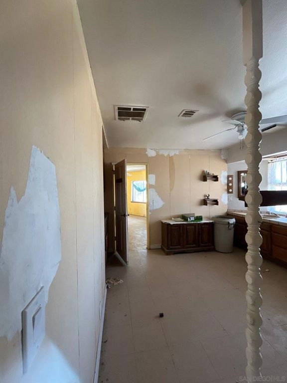 Image 16 of property listing at 1055 Calle De Amistad, El Mirage, CA 92301