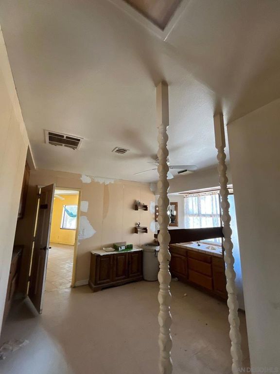 Image 17 of property listing at 1055 Calle De Amistad, El Mirage, CA 92301