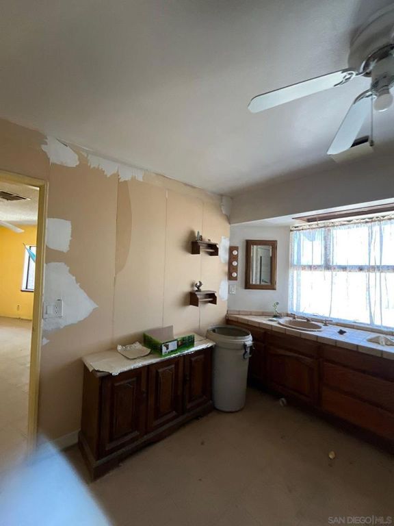 Image 19 of property listing at 1055 Calle De Amistad, El Mirage, CA 92301