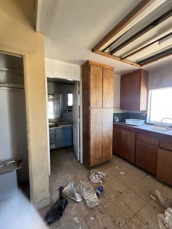 Image 2 of property listing at 1055 Calle De Amistad, El Mirage, CA 92301