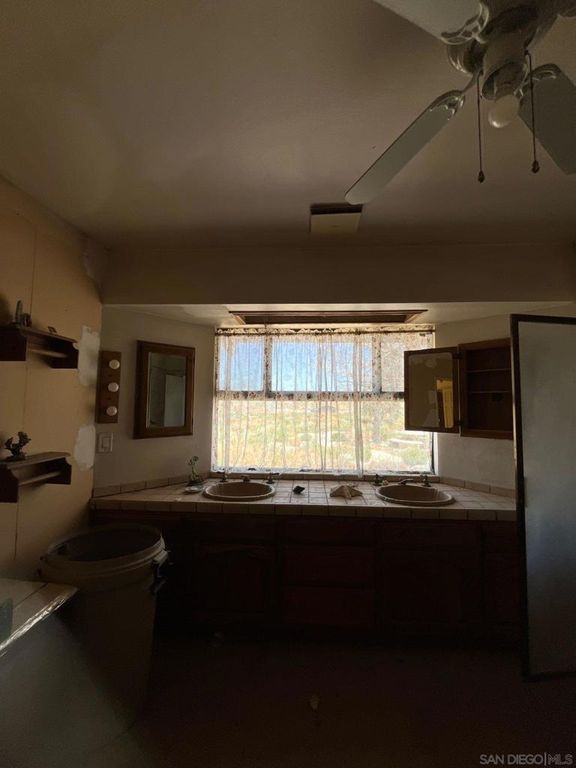 Image 20 of property listing at 1055 Calle De Amistad, El Mirage, CA 92301