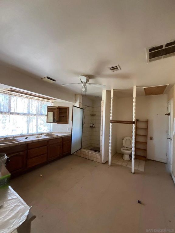 Image 27 of property listing at 1055 Calle De Amistad, El Mirage, CA 92301