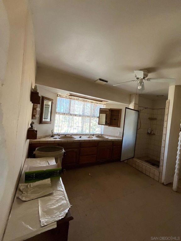 Image 28 of property listing at 1055 Calle De Amistad, El Mirage, CA 92301