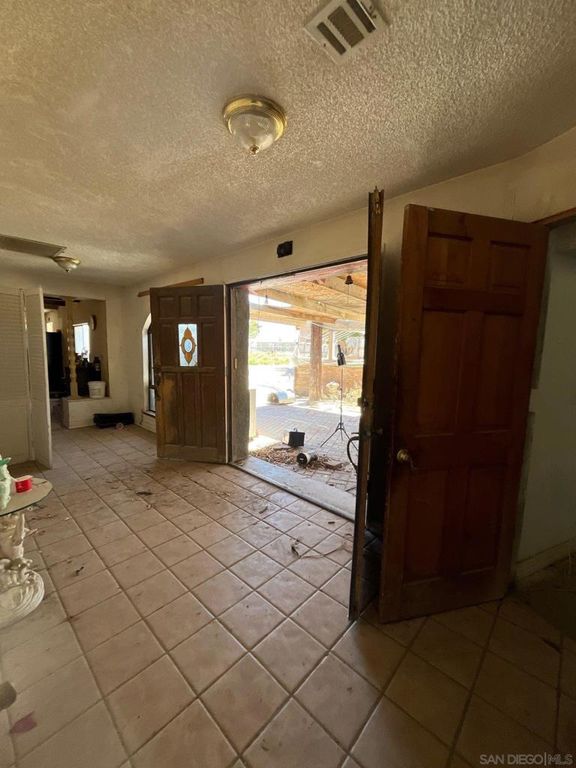 Image 31 of property listing at 1055 Calle De Amistad, El Mirage, CA 92301