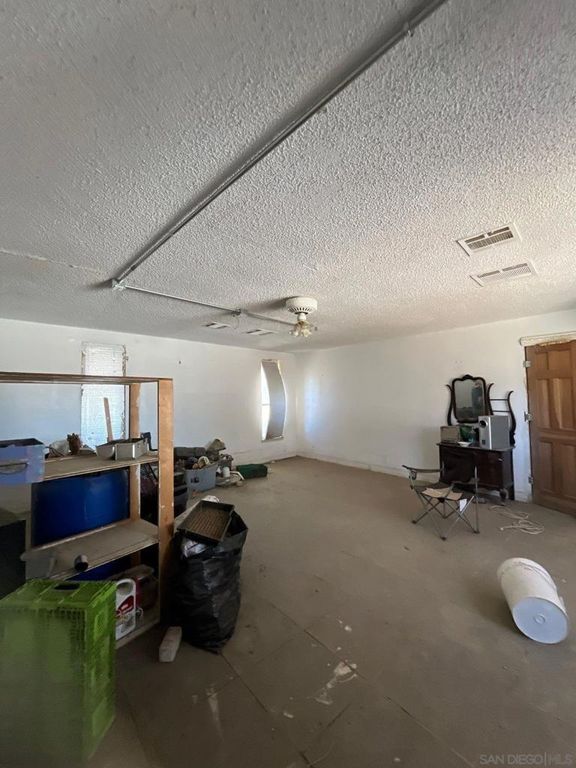Image 41 of property listing at 1055 Calle De Amistad, El Mirage, CA 92301