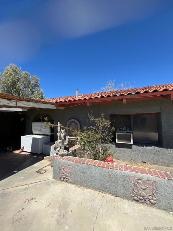Image 49 of property listing at 1055 Calle De Amistad, El Mirage, CA 92301