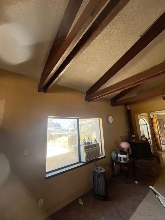 Image 6 of property listing at 1055 Calle De Amistad, El Mirage, CA 92301