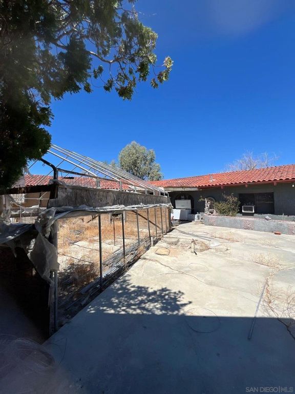Image 61 of property listing at 1055 Calle De Amistad, El Mirage, CA 92301