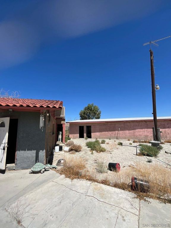 Image 63 of property listing at 1055 Calle De Amistad, El Mirage, CA 92301