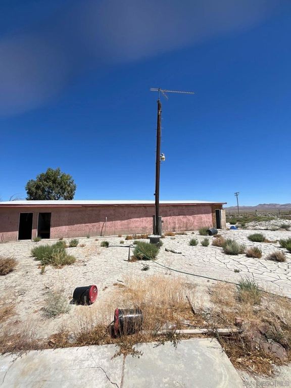 Image 64 of property listing at 1055 Calle De Amistad, El Mirage, CA 92301