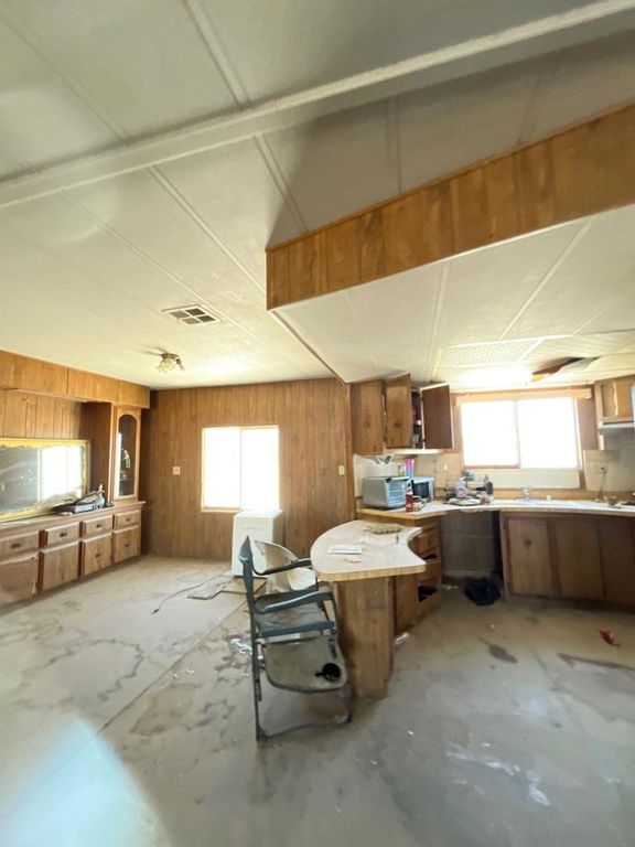 Image 69 of property listing at 1055 Calle De Amistad, El Mirage, CA 92301