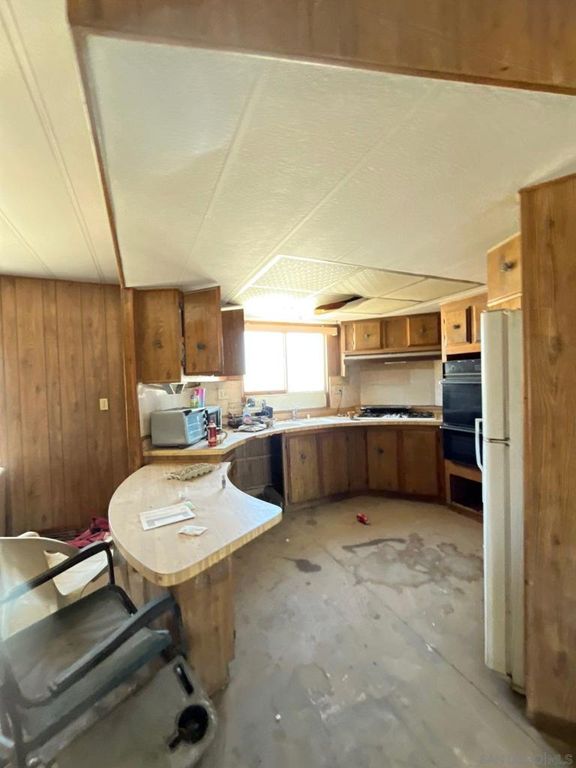 Image 70 of property listing at 1055 Calle De Amistad, El Mirage, CA 92301