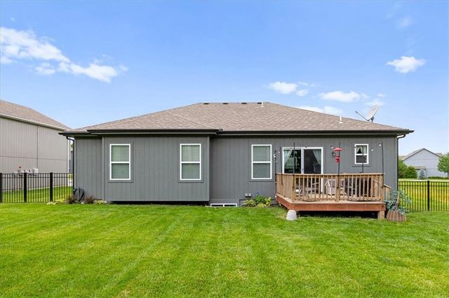 1203 SW Burns Circle, Oak Grove, MO 64075