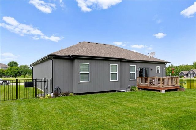 1203 SW Burns Circle, Oak Grove, MO 64075