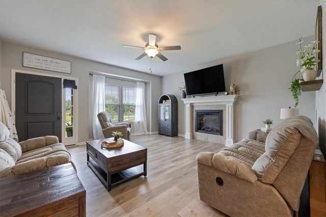 1203 SW Burns Circle, Oak Grove, MO 64075