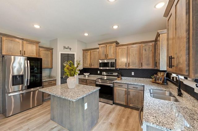 1203 SW Burns Circle, Oak Grove, MO 64075