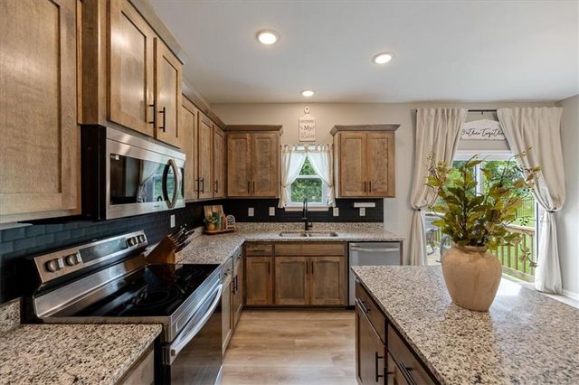 1203 SW Burns Circle, Oak Grove, MO 64075