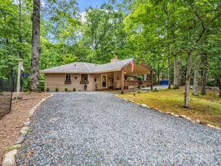 138 Ohwanteska Lane, Brevard, NC 28712