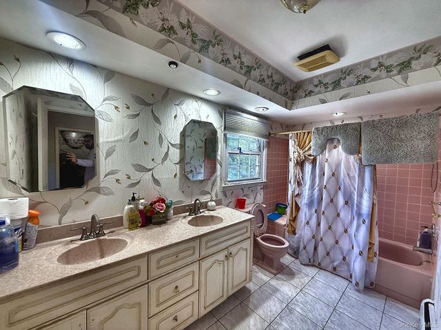 25 Lisa Drive, Dix Hills, NY 11746
