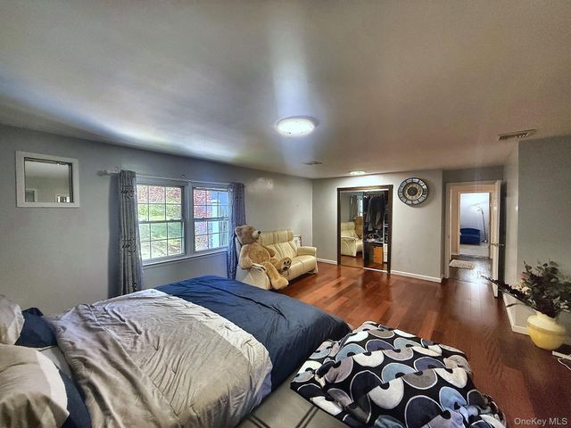 25 Lisa Drive, Dix Hills, NY 11746