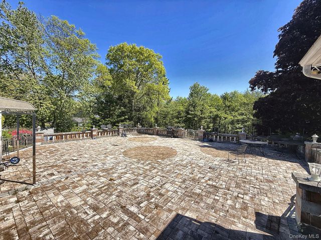 25 Lisa Drive, Dix Hills, NY 11746