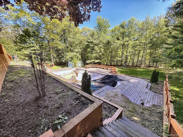 25 Lisa Drive, Dix Hills, NY 11746