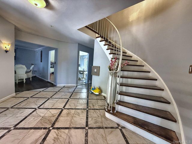 25 Lisa Drive, Dix Hills, NY 11746