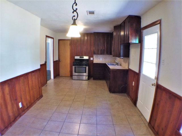 2113 Haltom Road, Haltom City, TX 76117
