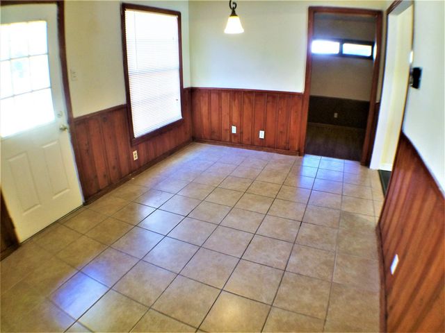 2113 Haltom Road, Haltom City, TX 76117