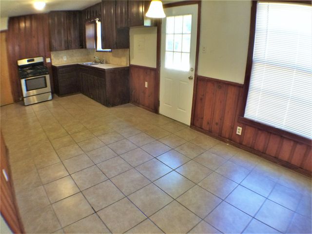 2113 Haltom Road, Haltom City, TX 76117