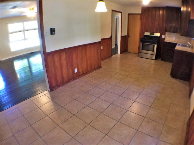 2113 Haltom Road, Haltom City, TX 76117