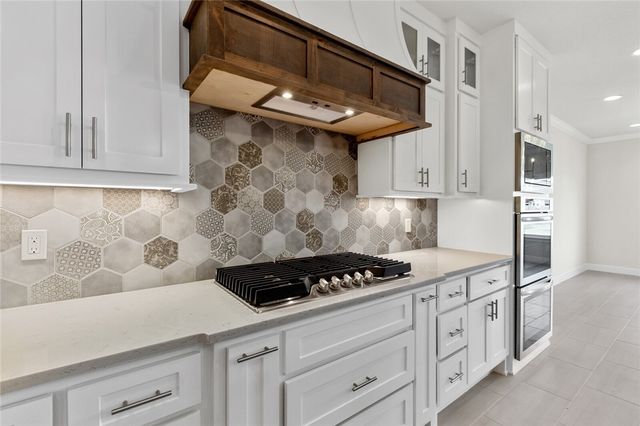 1311 Greyback Lane, Centerton, AR 72719