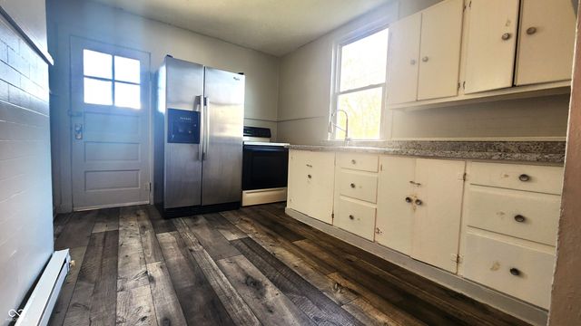 1332 S C Street, Elwood, IN 46036