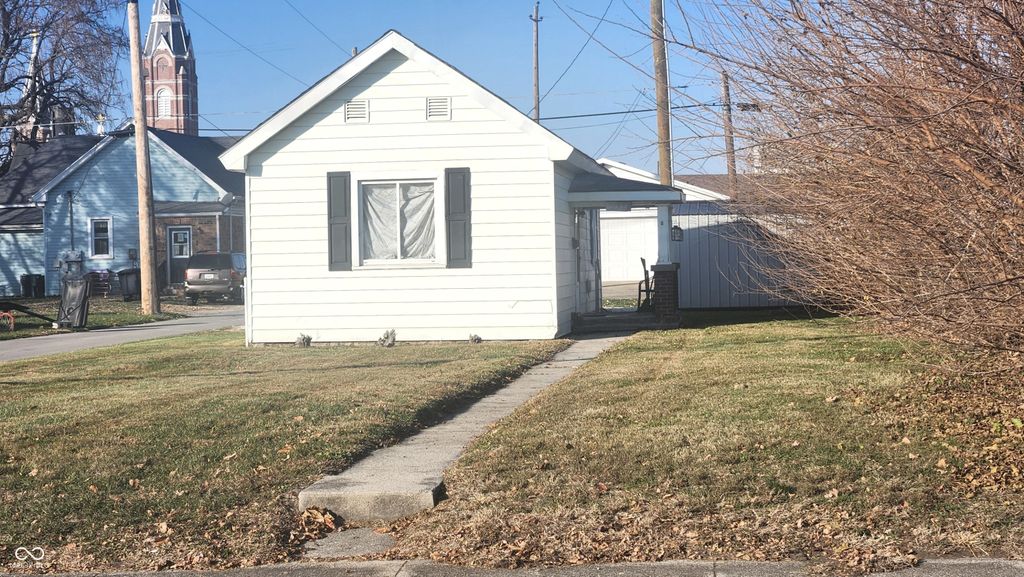 1332 S C Street, Elwood, IN 46036