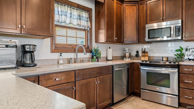 3815 Leatherwood Rd, Bedford, IN 47421