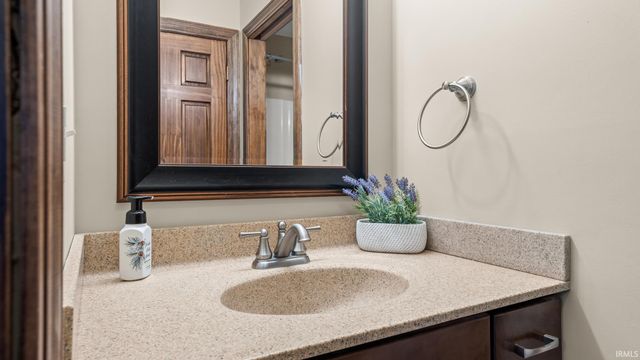 3815 Leatherwood Rd, Bedford, IN 47421