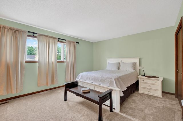 4718 71st Street, Urbandale, IA 50322
