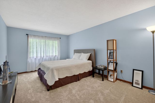 4718 71st Street, Urbandale, IA 50322