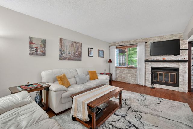 4718 71st Street, Urbandale, IA 50322