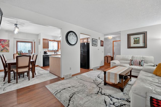 4718 71st Street, Urbandale, IA 50322