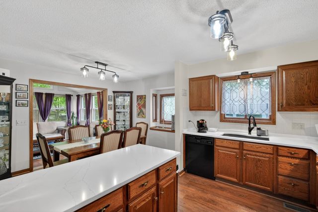 4718 71st Street, Urbandale, IA 50322