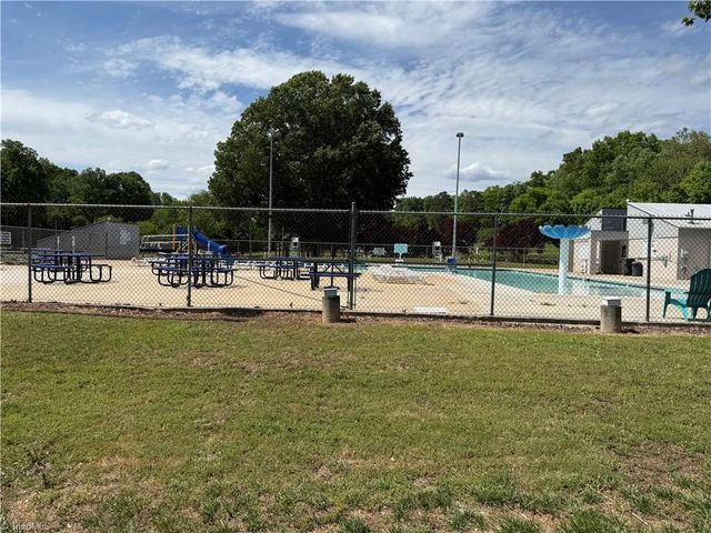 765 Oakland Drive C, Elkin, NC 28621