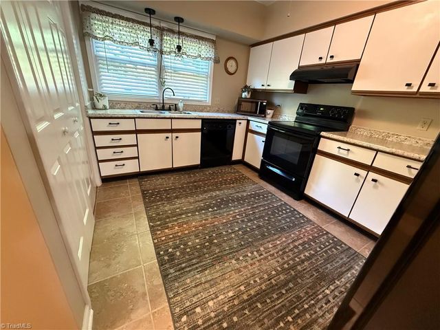 765 Oakland Drive C, Elkin, NC 28621