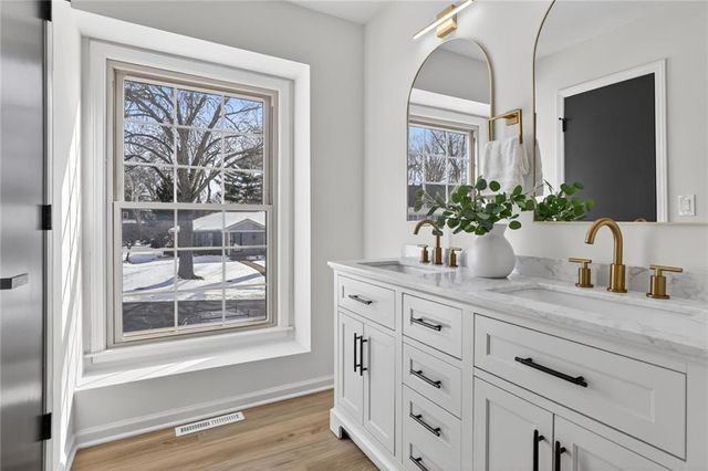 10310 Eby Street, Overland Park, KS 66212