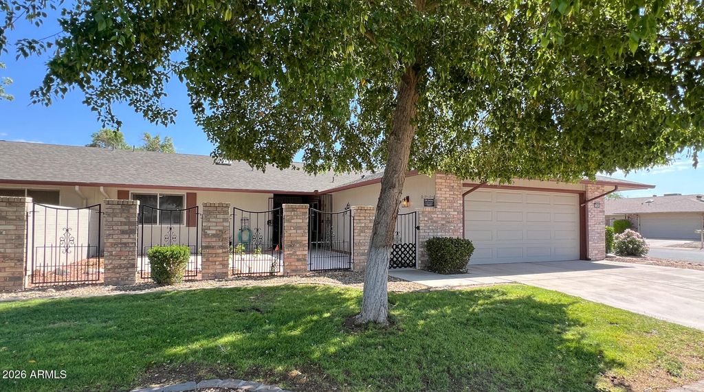 Image 1 of property listing at 12902 W CASTLE ROCK Drive, Sun City West, AZ 85375