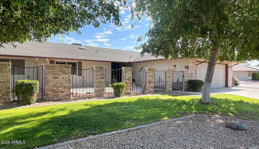 Image 2 of property listing at 12902 W CASTLE ROCK Drive, Sun City West, AZ 85375