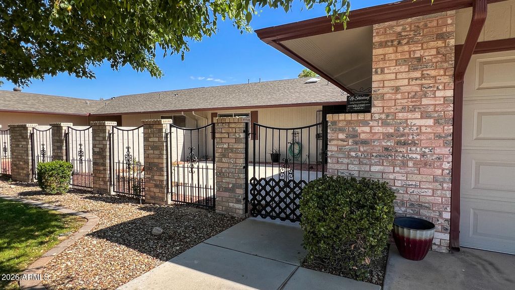 Image 4 of property listing at 12902 W CASTLE ROCK Drive, Sun City West, AZ 85375