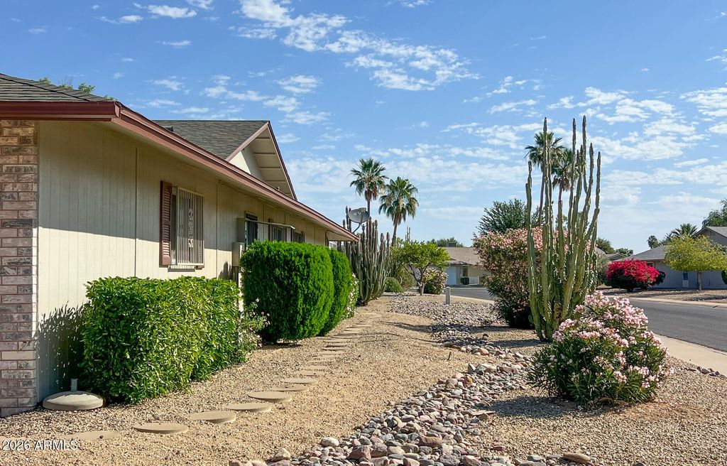 Image 5 of property listing at 12902 W CASTLE ROCK Drive, Sun City West, AZ 85375
